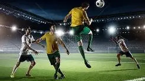 杨幂酒店亮相，香肩美腿引人瞩目